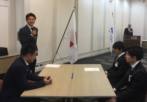 閉会宣言を行う菅原健二君