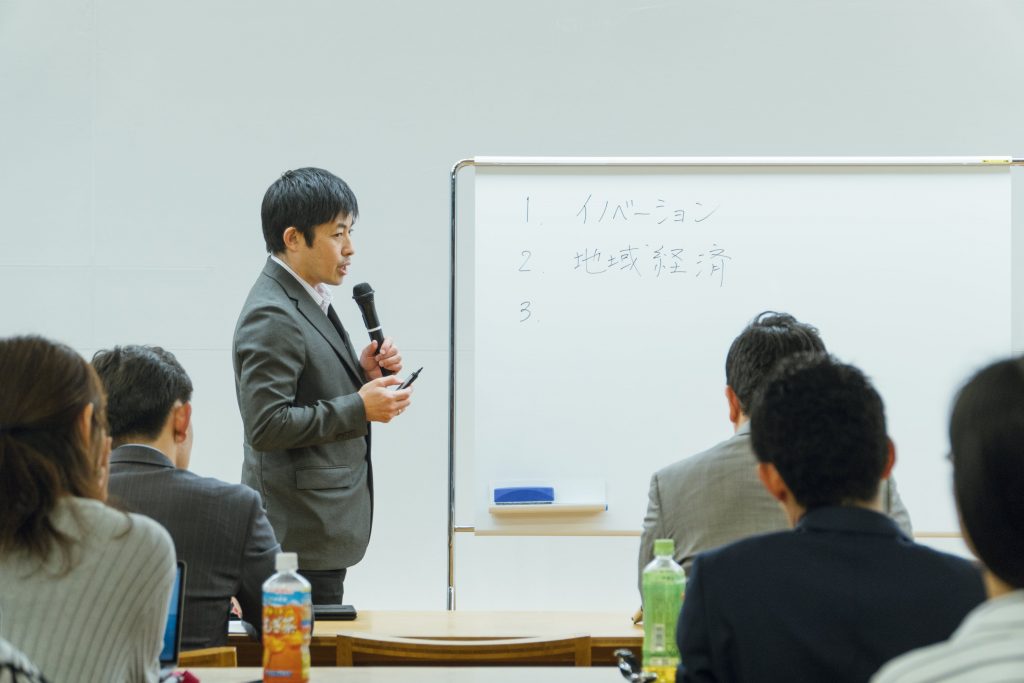 SDGパートナーズの田瀬氏講義中